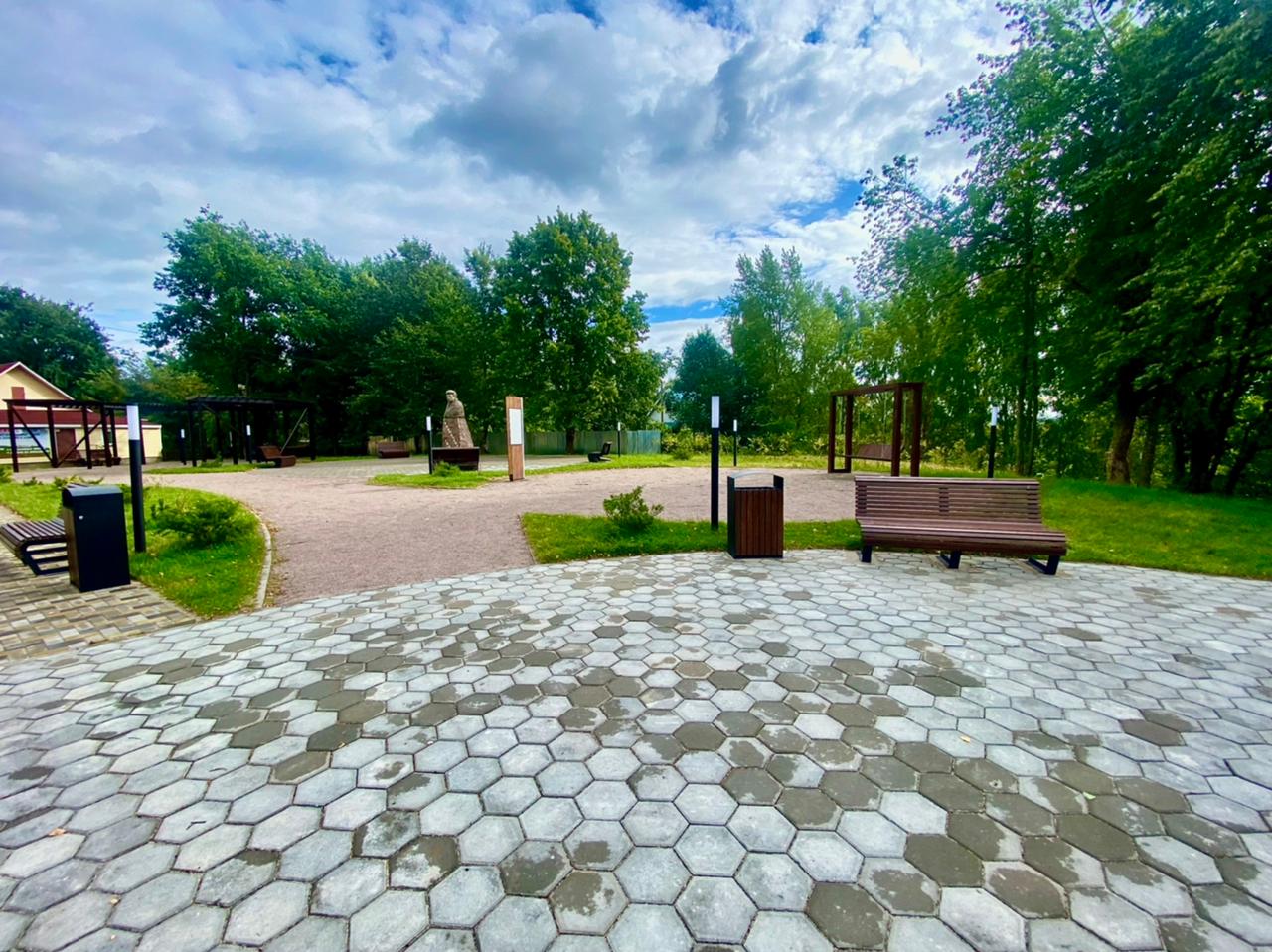 Памятник Н.Г.Толмачёву.